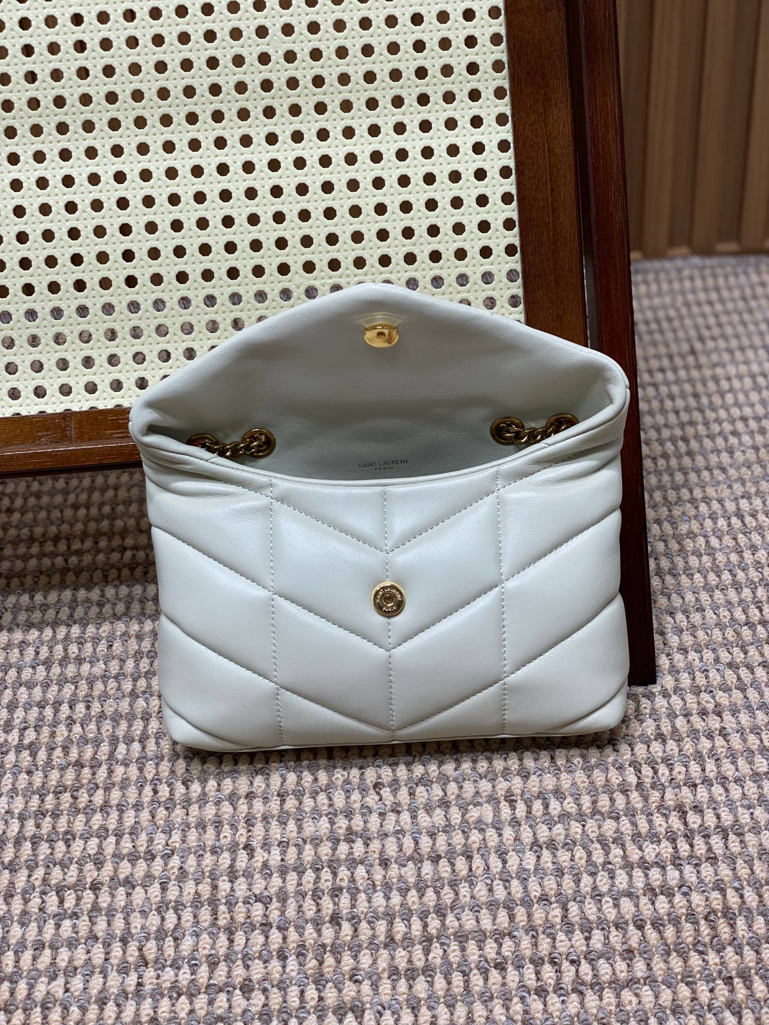 パファートイ 23インチ ホワイトラムスキン ゴールドハードウェア