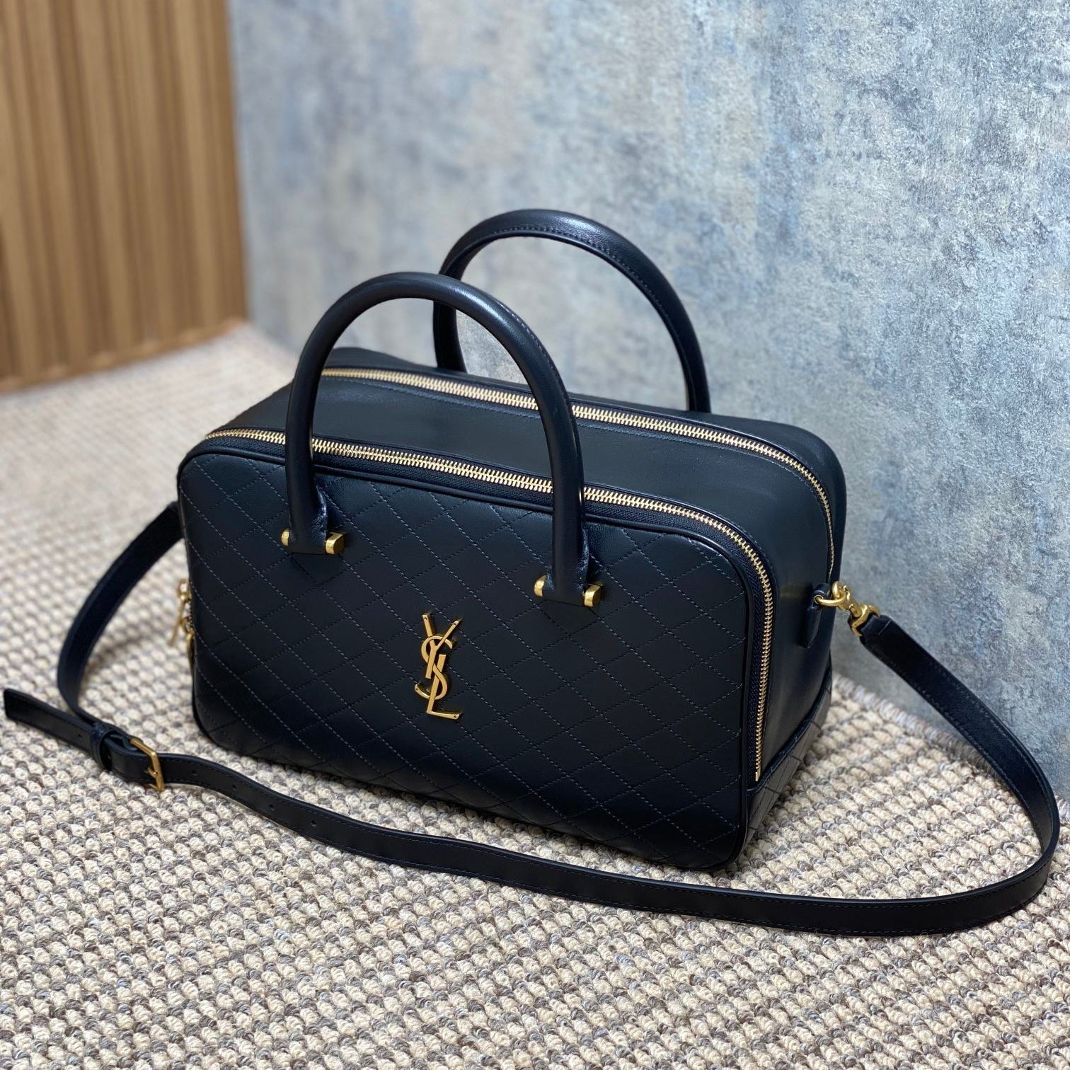 スモールトラベルバッグ 31インチ ブラック キルティングラムスキン ゴールド金具