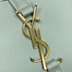 LE 5 À 7 SMALL SUPPLE 22 IN WHITE CALFSKIN GOLD BUCKLE