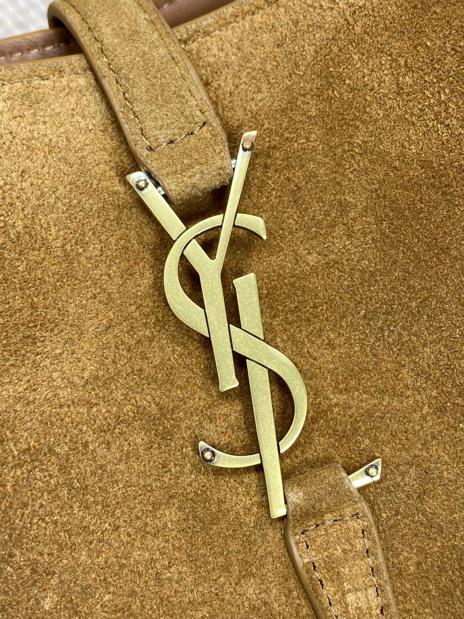 LE 37 SMALL BUCKET BAG 25 IN BROWN SUEDE GOLD HARDWARE