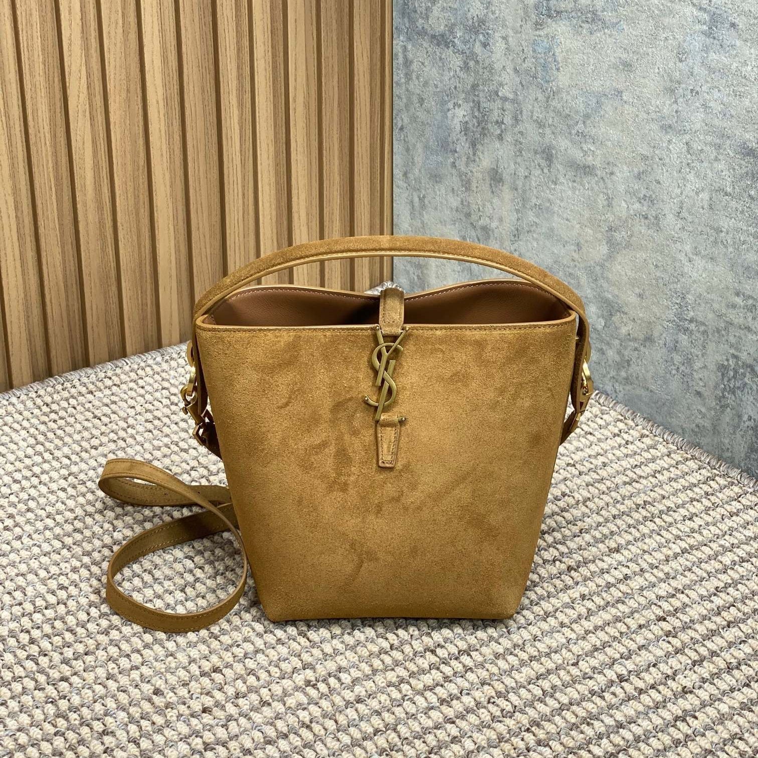 LE 37 スモール バケットバッグ 20インチ ブラウンスエード ゴールド金具