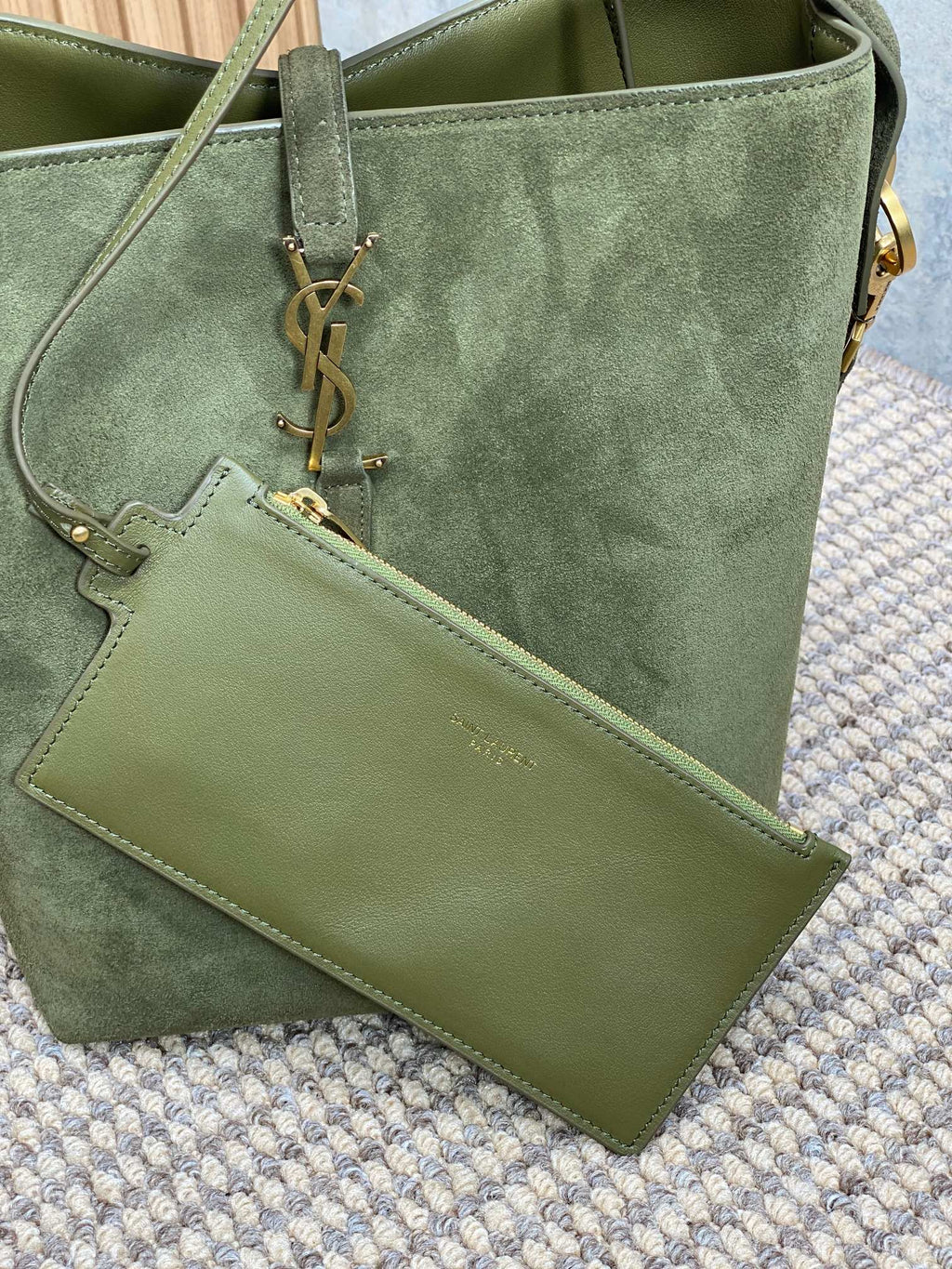 LE 37 SMALL BUCKET BAG 25 IN HUNTER GREEN SUEDE GOLD HARDWARE