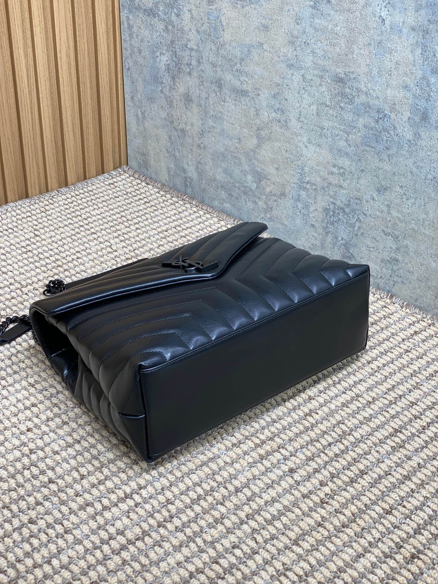 ルル ショルダーバッグ 32インチ ブラック キルティングラムスキン ブラック金具