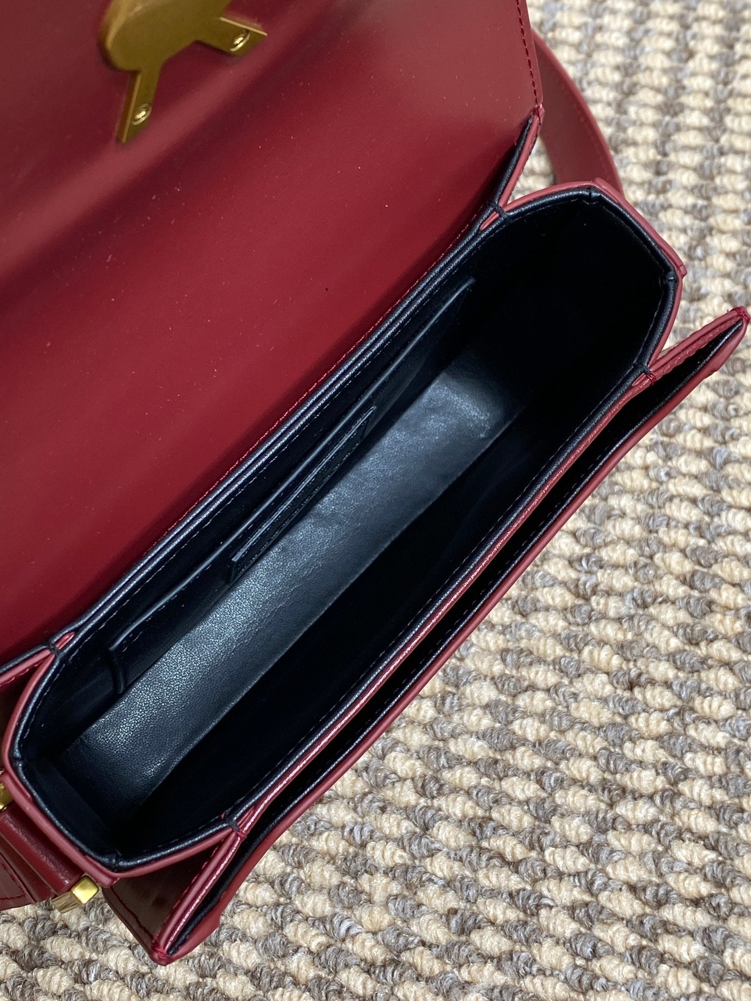 ソルフェリーノ スモールサッチェル 19インチ スカーレットレッド カーフスキン ゴールド金具