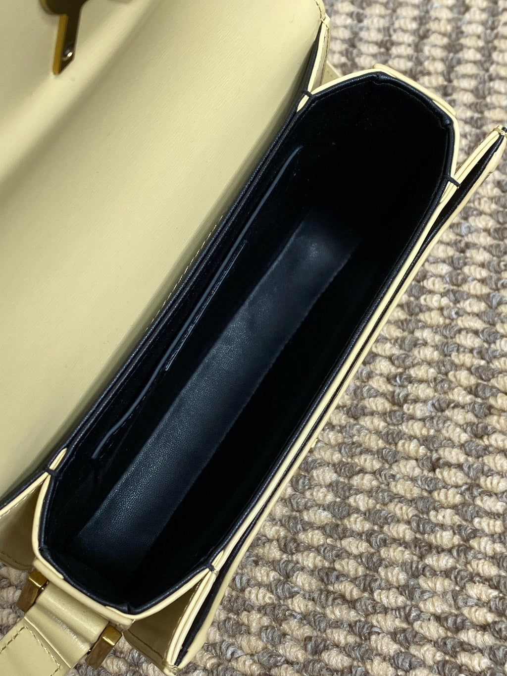 ソルフェリーノ スモールサッチェル 19インチ カナリーイエロー カーフスキン ゴールド金具