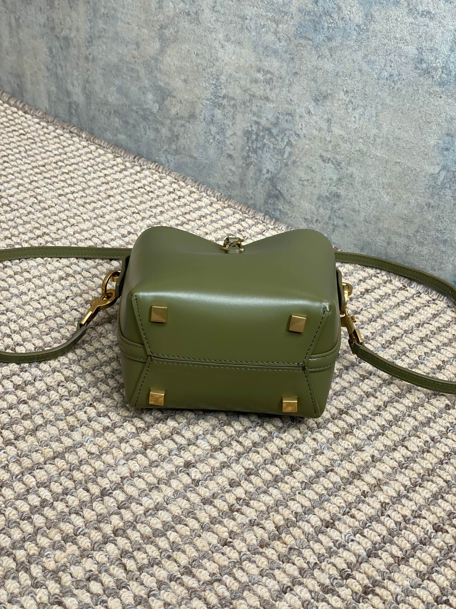 LE 37 MINI BUCKET BAG 15 IN AVOCADO GREEN CALFSKIN GOLD HARDWARE