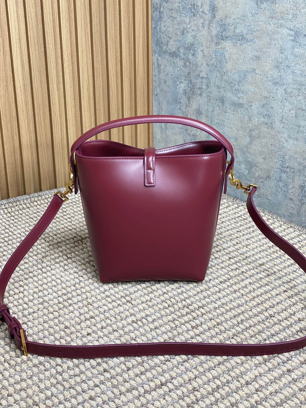 LE 37 SMALL BUCKET BAG 20 IN BURGUNDY RED CALFSKIN GOLD HARDWARE
