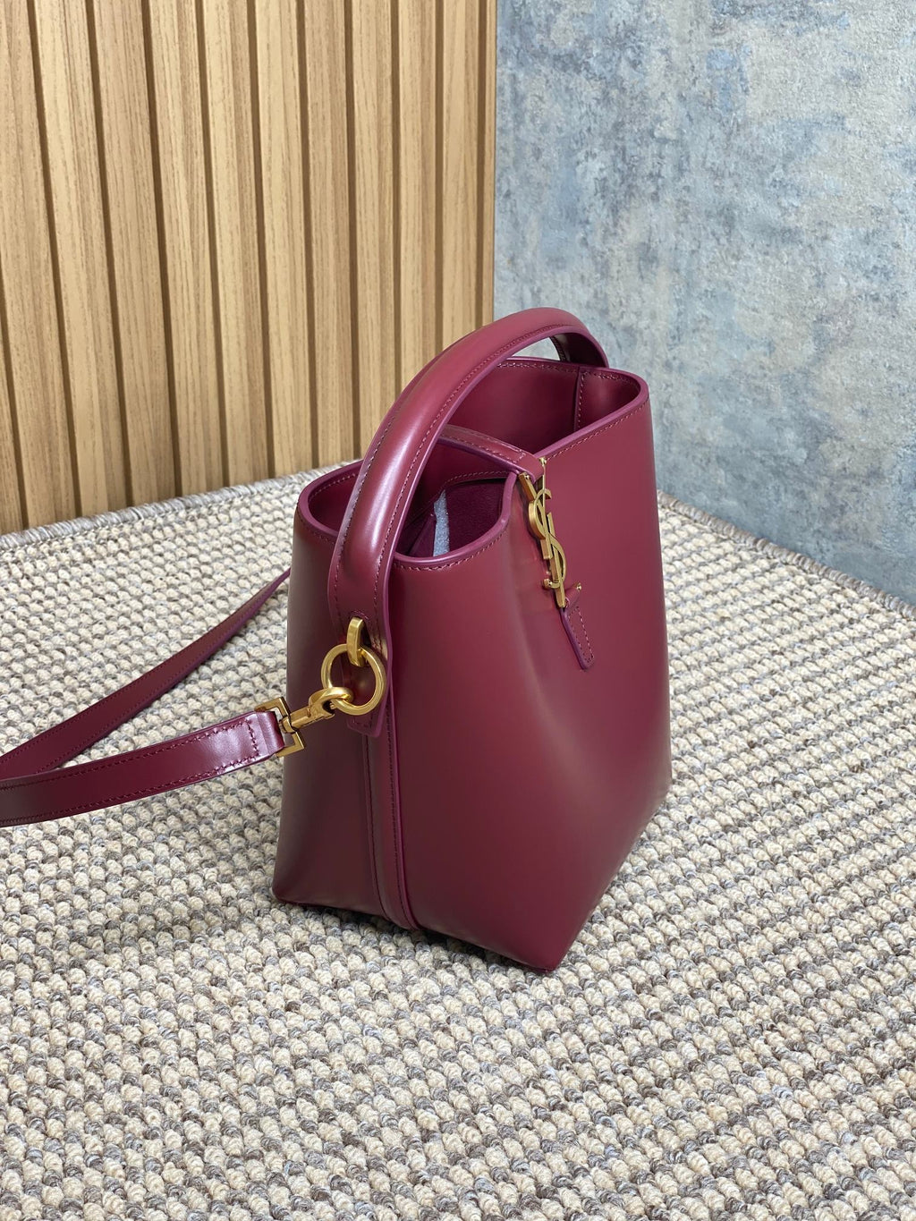 LE 37 SMALL BUCKET BAG 20 IN BURGUNDY RED CALFSKIN GOLD HARDWARE