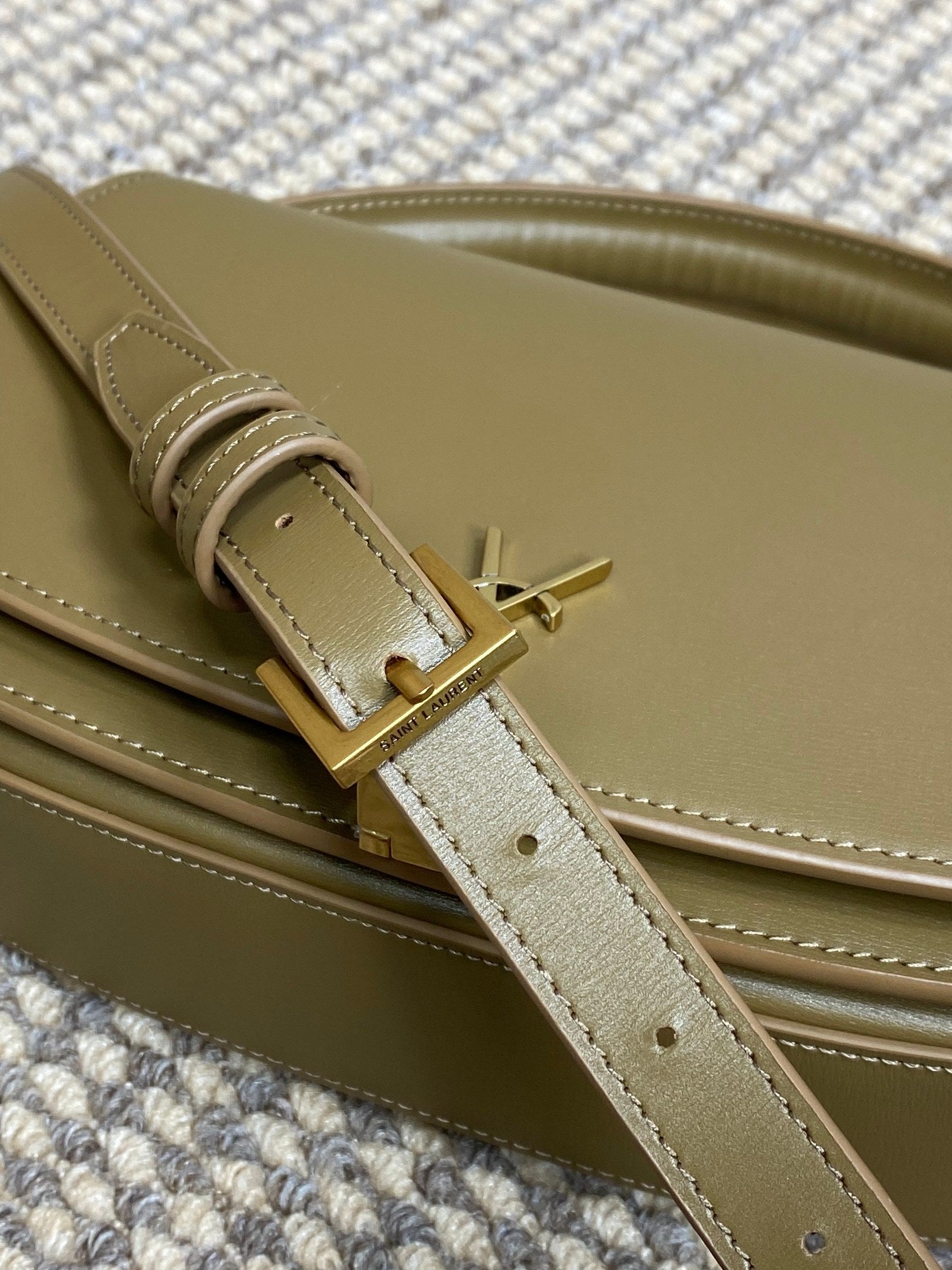 VOLTAIRE HALF-MOON SHOULDER BAG 24 IN CEDAR BROWN CALFSKIN GOLD METALLIC