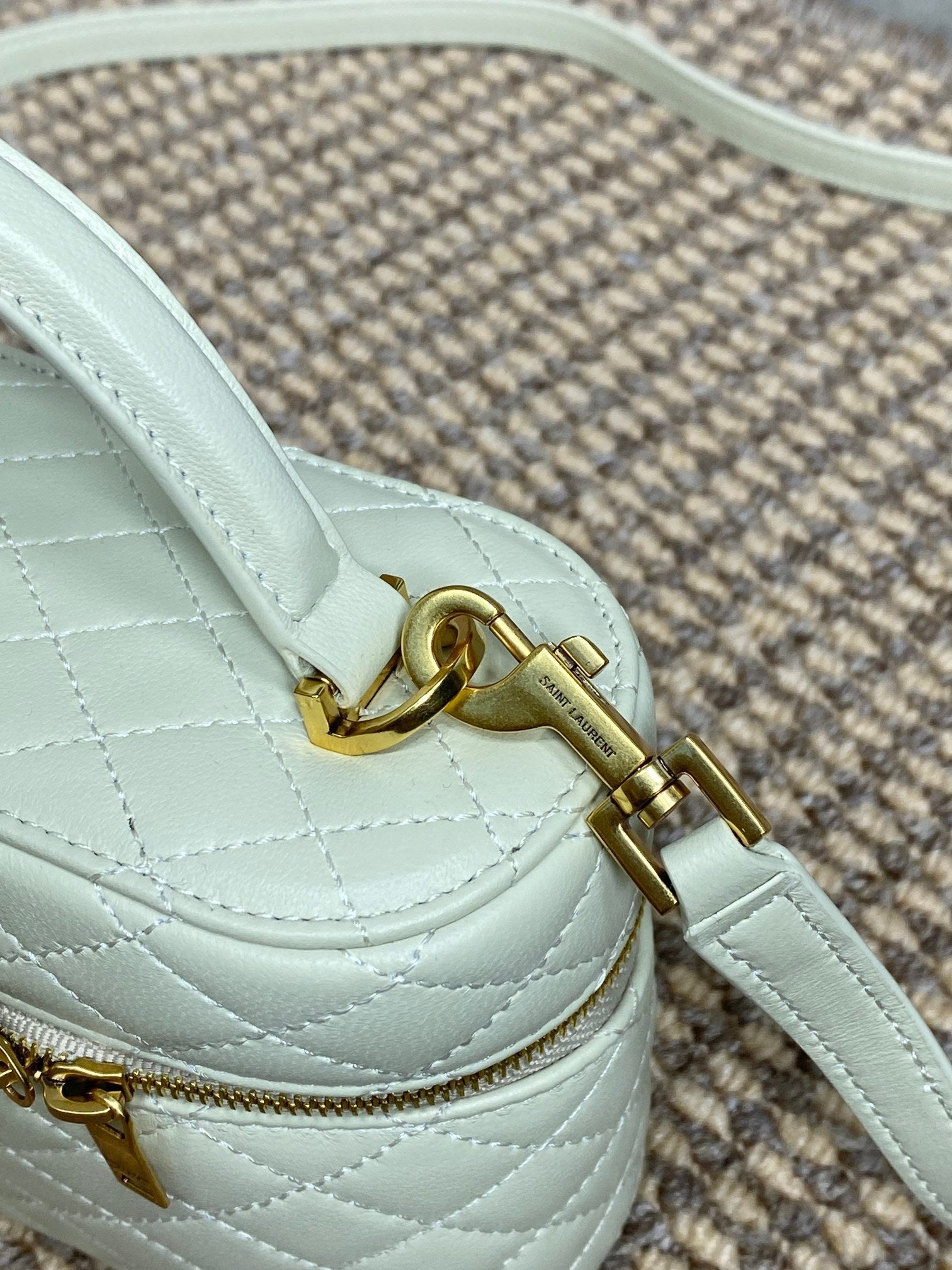 GABY ミニバニティ 18インチ アイボリーホワイト ラムスキン ゴールド金具