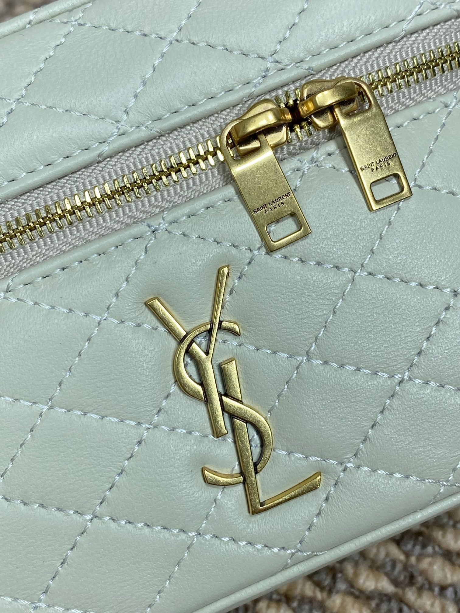 GABY ミニバニティ 18インチ アイボリーホワイト ラムスキン ゴールド金具