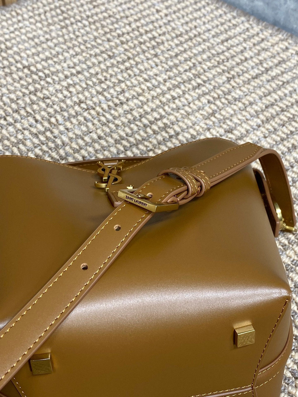 LE 37 SMALL BUCKET BAG 20 IN TORTILLA BROWN CALFSKIN GOLD HARDWARE