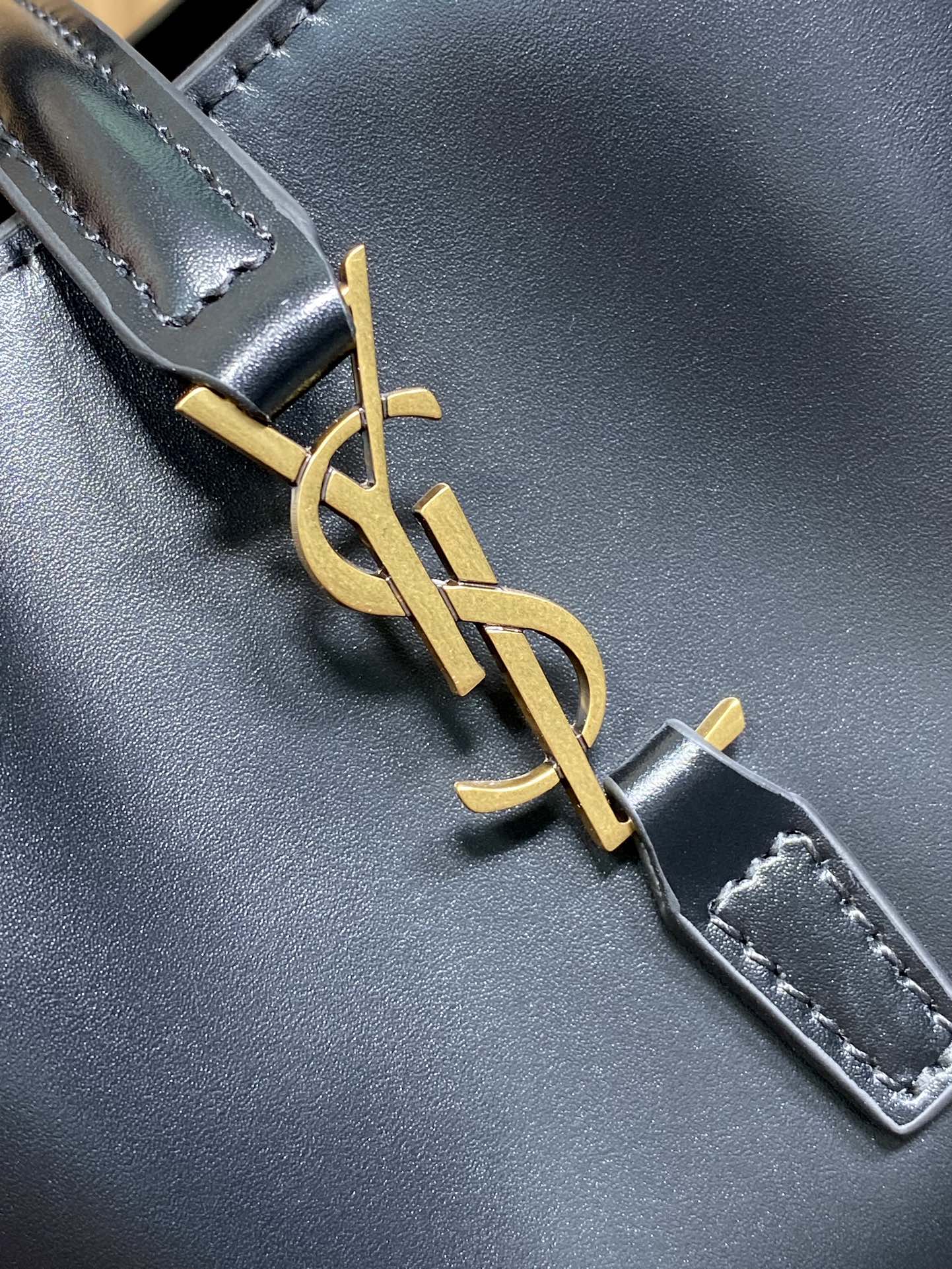 LE 37 MINI BUCKET BAG 15 IN BLACK CALFSKIN GOLD HARDWARE