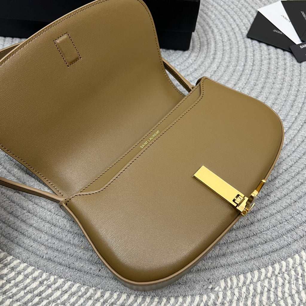 ヴォルテール イン ボックス 21 キャラメルブラウン カーフスキン ゴールドロゴ