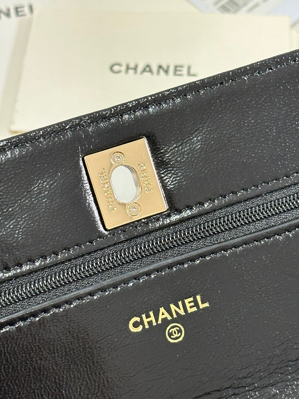 パールハンドルフラップバッグ 18インチ ブラック シャイニーラムスキン