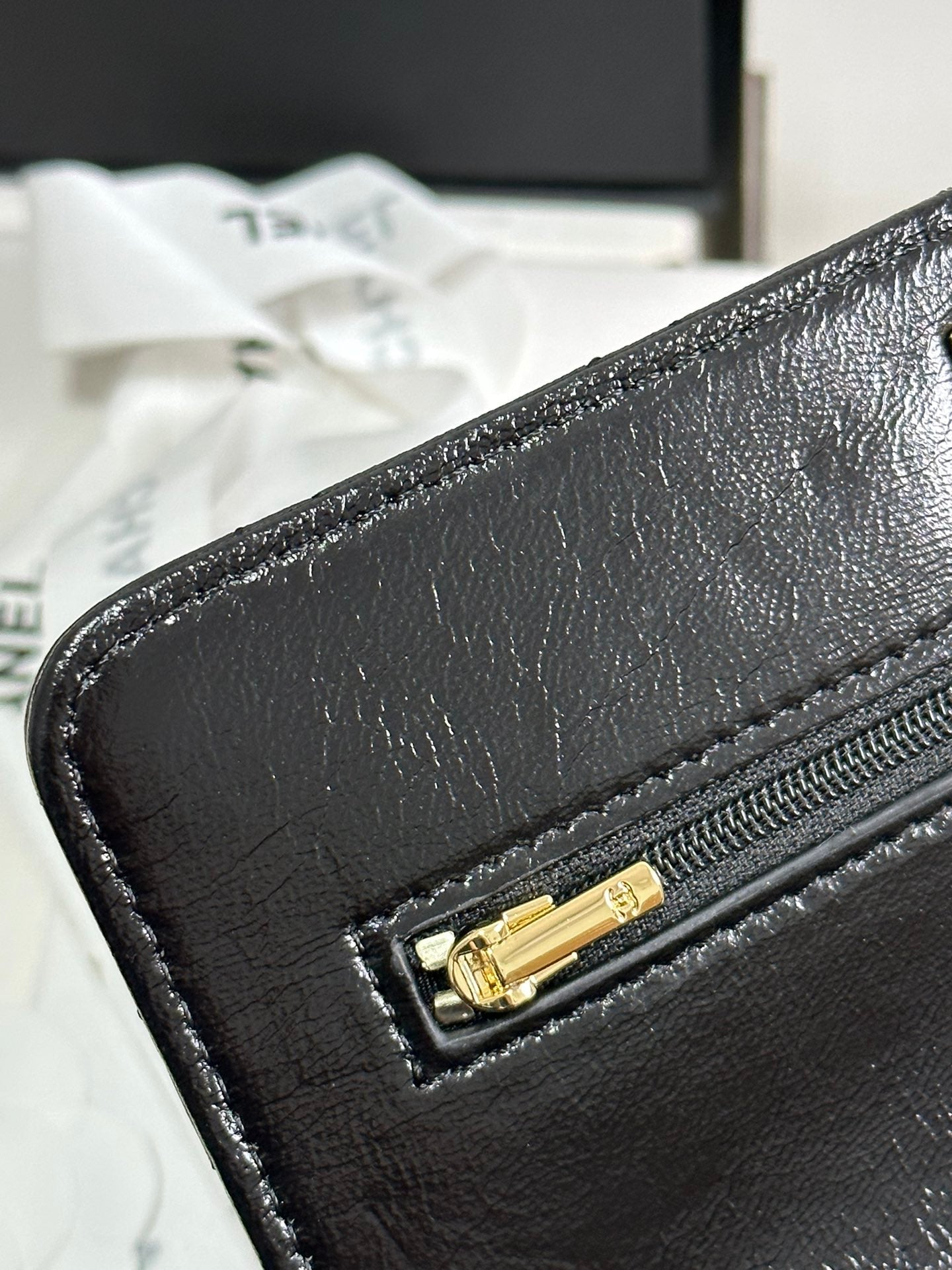 パールハンドルフラップバッグ 18インチ ブラック シャイニーラムスキン