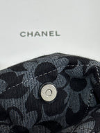 LARGE DRAWSTRING FLORAL PRINT SHOULDER BAG 39 IN BLACK MIX GREY DENIM