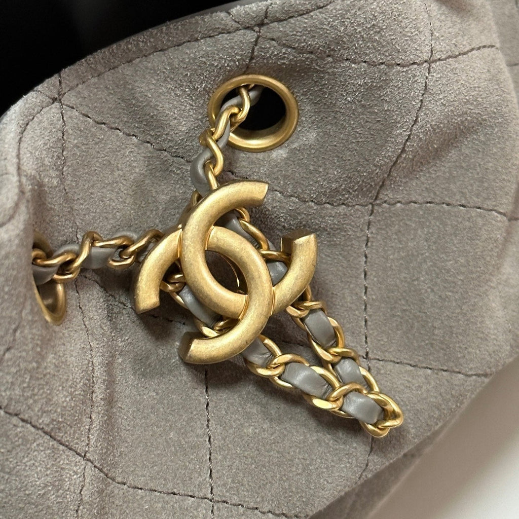 CC 25 HANDBAG 30 IN NATURAL GREY SUEDE GOLD HARDWARE