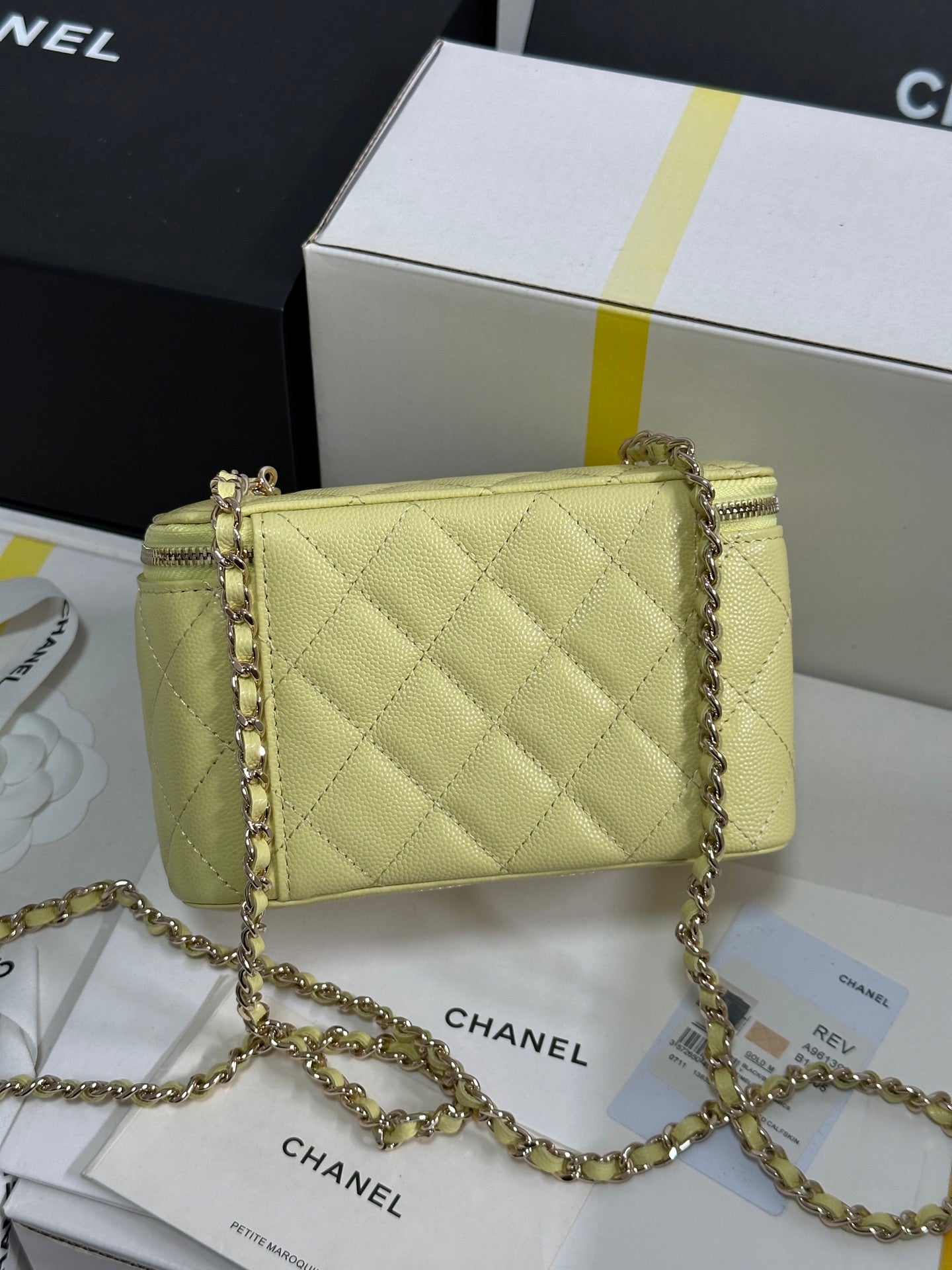 ヴァニティケース 17 クリスタルスタッズロゴ イエローカーフスキン ゴールド金具