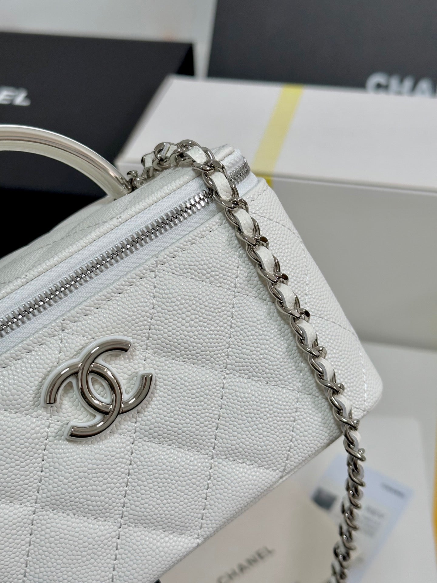 ミニ バニティ トップハンドル ケース 17インチ ホワイト キャビアスキン シルバートーン メッキメタル