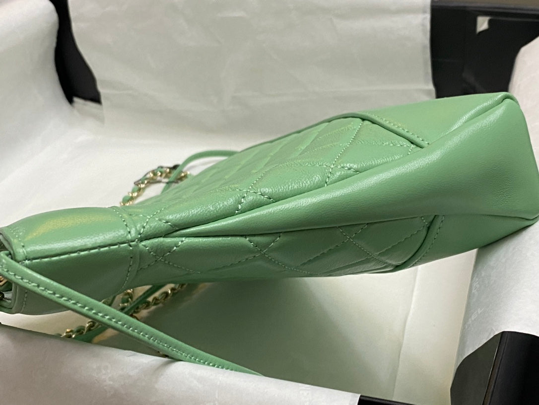 CC MINI 23 ショッピングバッグ（グリーンミントカーフスキン）