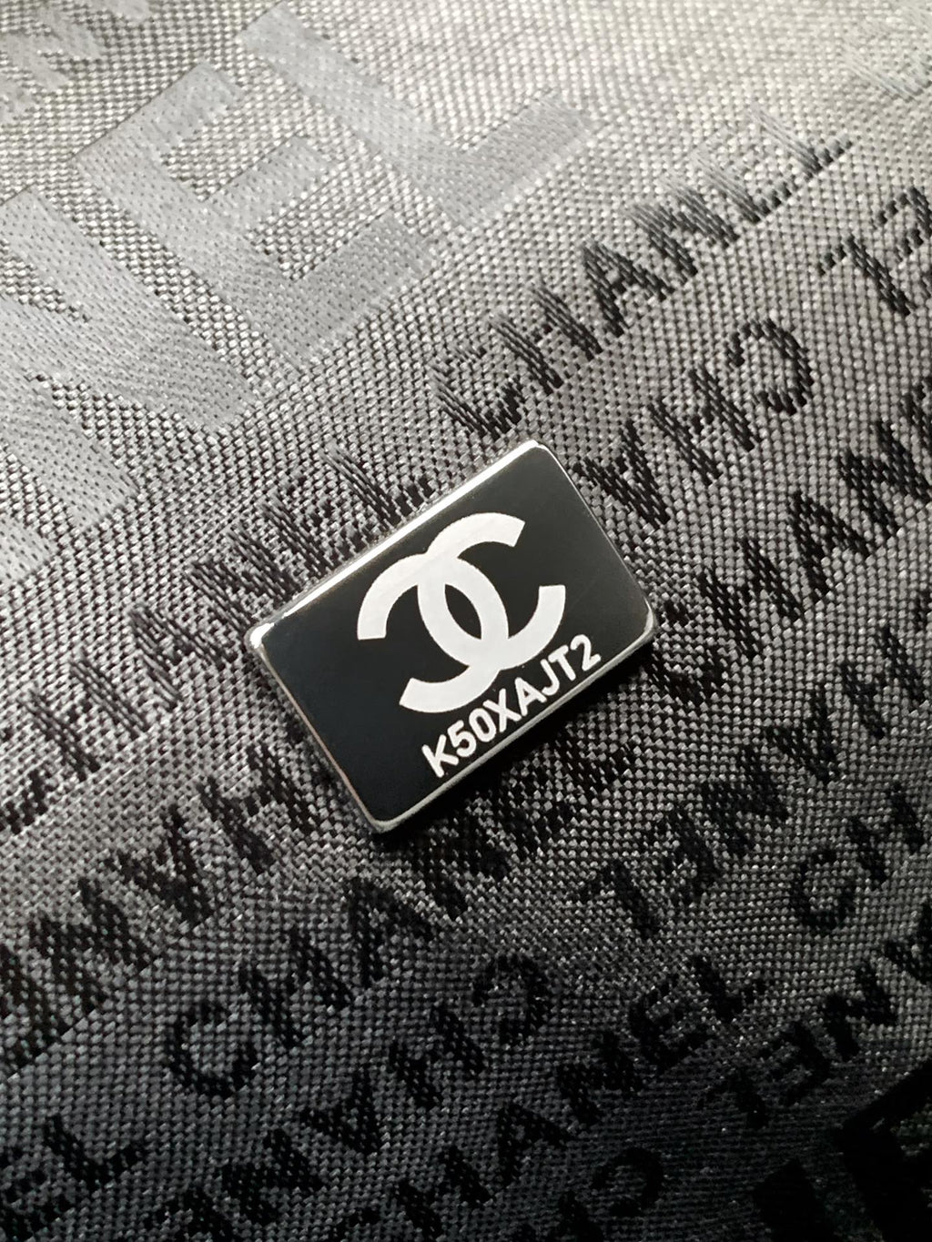 SHOULDER BAG 40 IN BLACK SOFT LAMBSKIN EMBOSSED LOGO SILVER HARDWARE