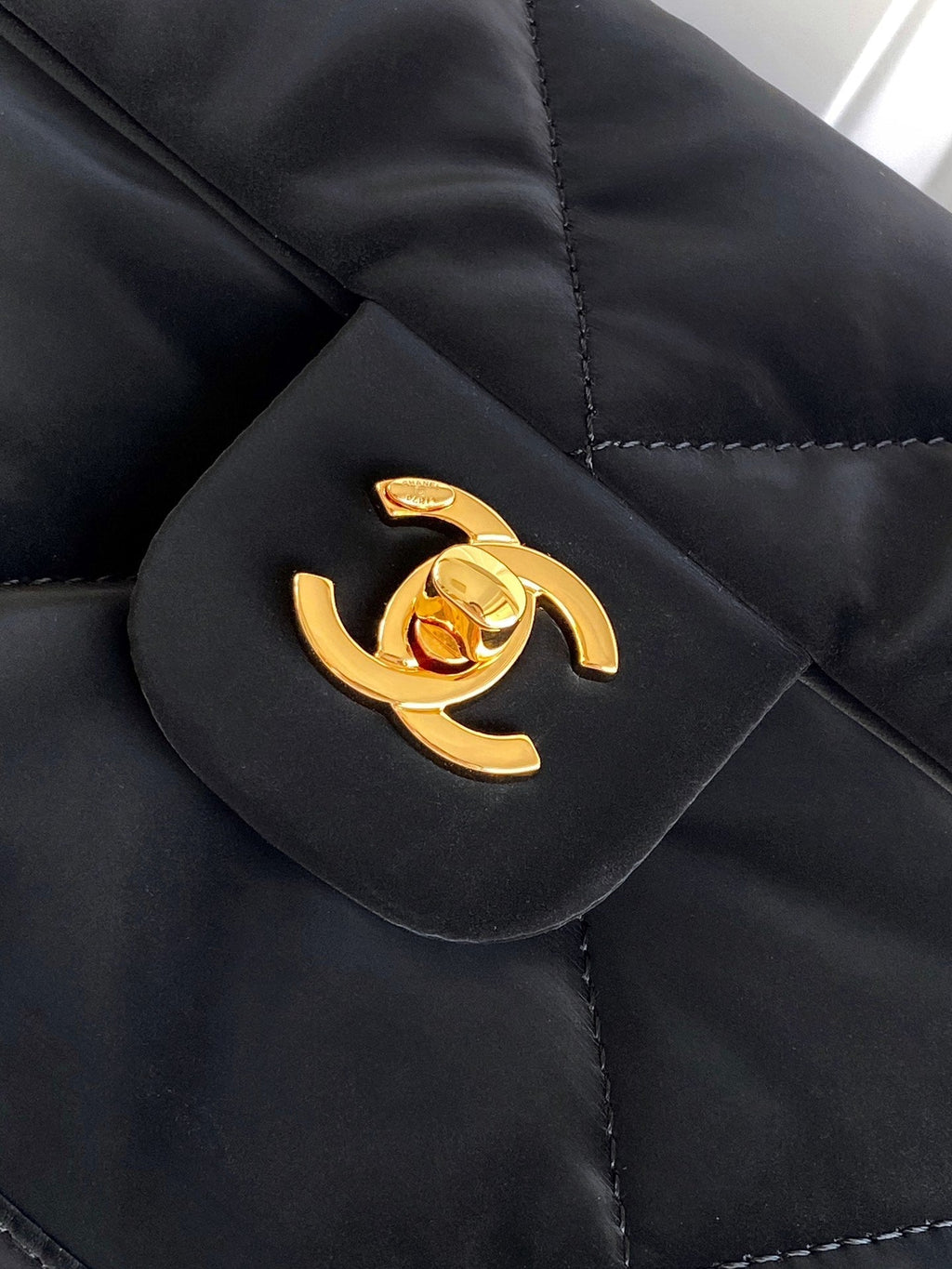 HOBO BAG 32 IN BLACK NYLON WITH GOLD METAL