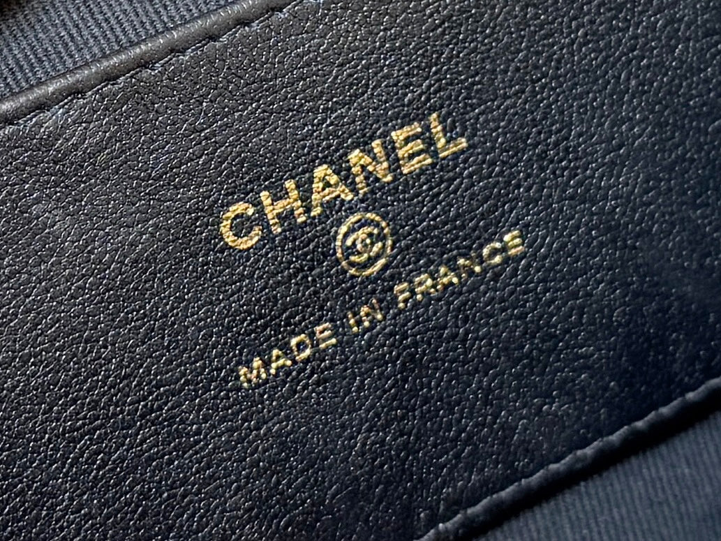 QUILTED TOP HANDLE BAG 16 IN BLACK LAMBSKIN GOLD HARDWARE