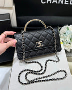 シルバートーンハンドル付きフラップバッグ 18インチ ブラックラムスキン