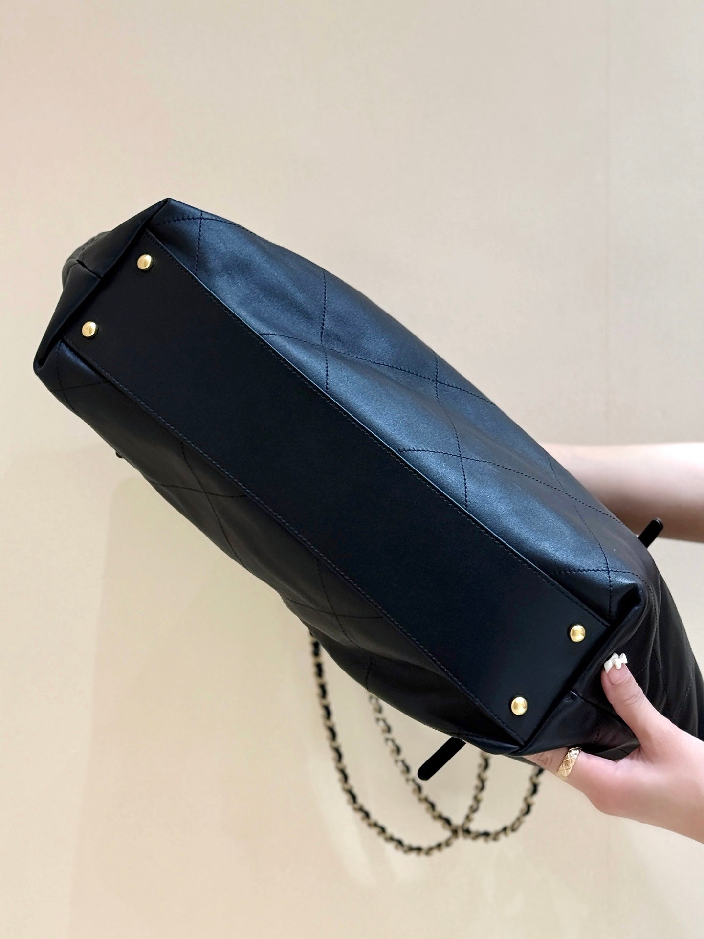 LARGE MAXI SHOPPING BAG 59 IN BLACK CALFSKIN GOLD-TONE METAL