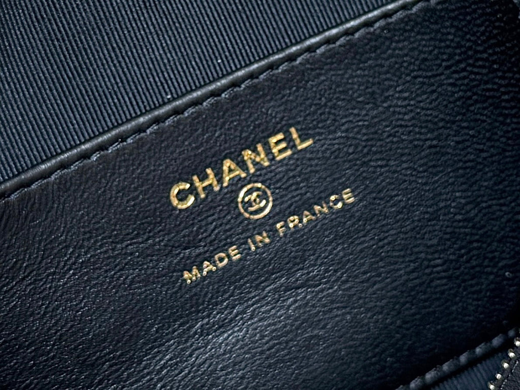 MEITO BOSTON MATELASSE CAVIAR SHOULDER HANDBAG 18 IN BLACK LAMBSKIN