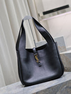 LE 5 À 7 BEA TOTE BAG 50 IN BLACK LAMBSKIN GOLD LOGO