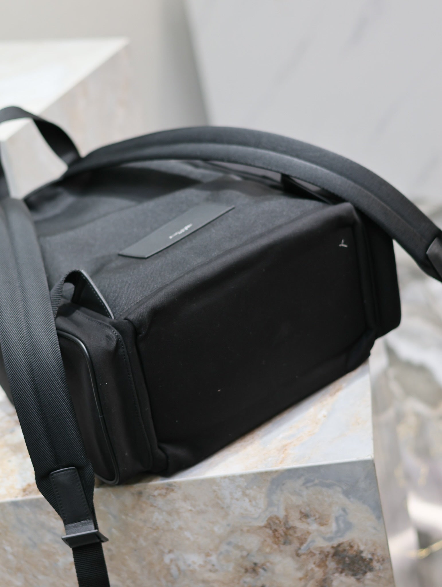 シティ マルチポケット バックパック 42 ブラック ナイロン＆スムースカーフスキン