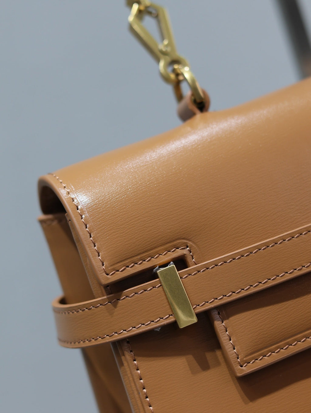 マンハッタン ハンドバッグ 32インチ シナモンブラウン カーフスキン ゴールド金具