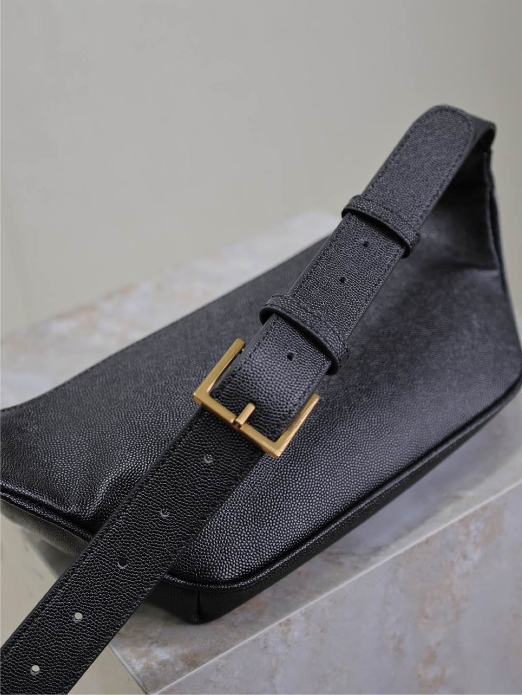 クラシック クロスボディバッグ 25インチ ブラック キャビアレザー ゴールドロゴ