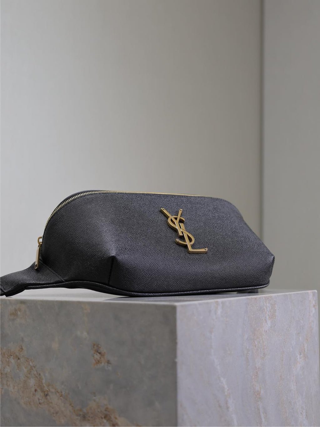 クラシック クロスボディバッグ 25インチ ブラック キャビアレザー ゴールドロゴ