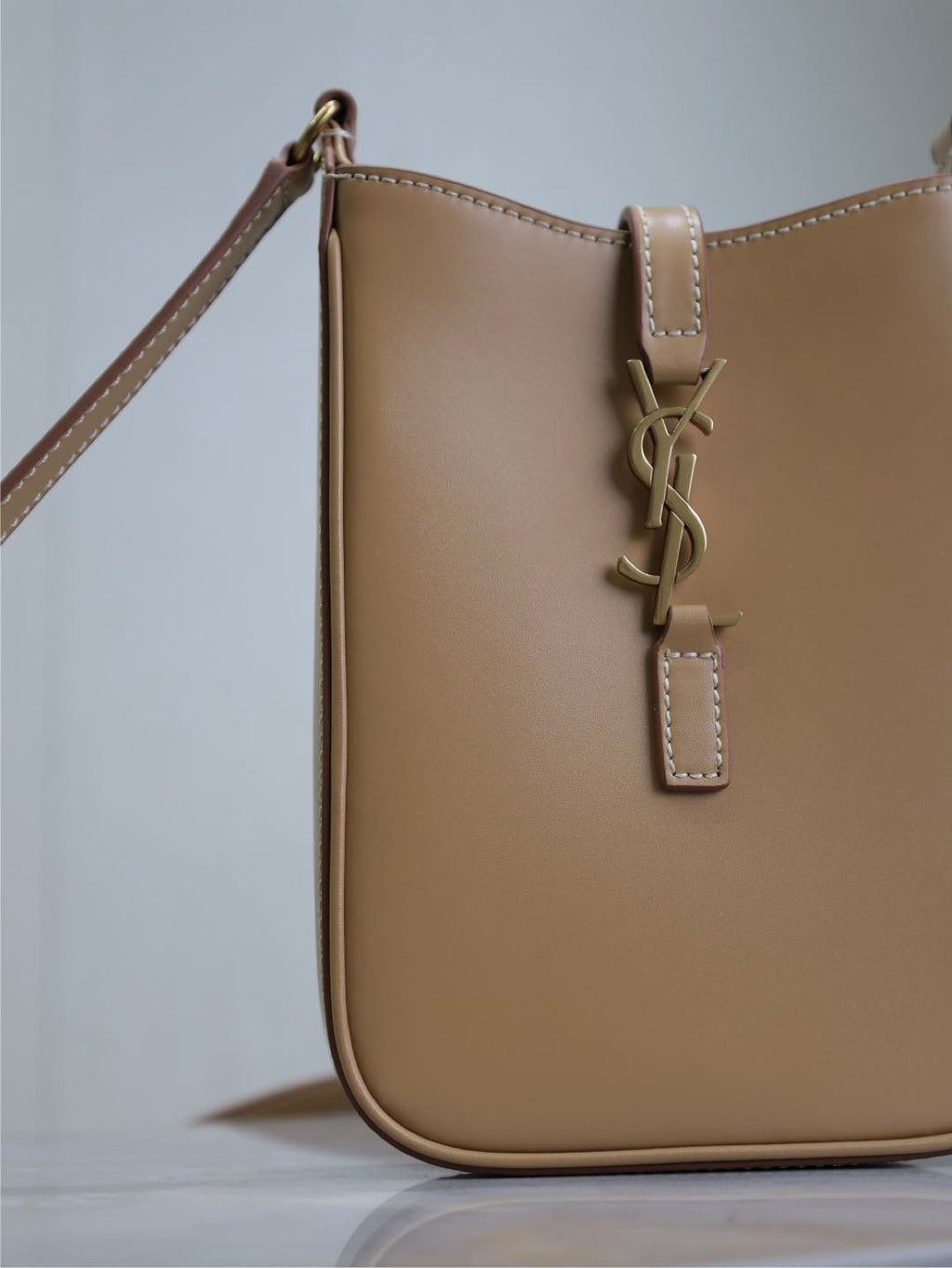 LE 5 À 7 フォンバッグ 18インチ サイダーブラウン カーフスキン