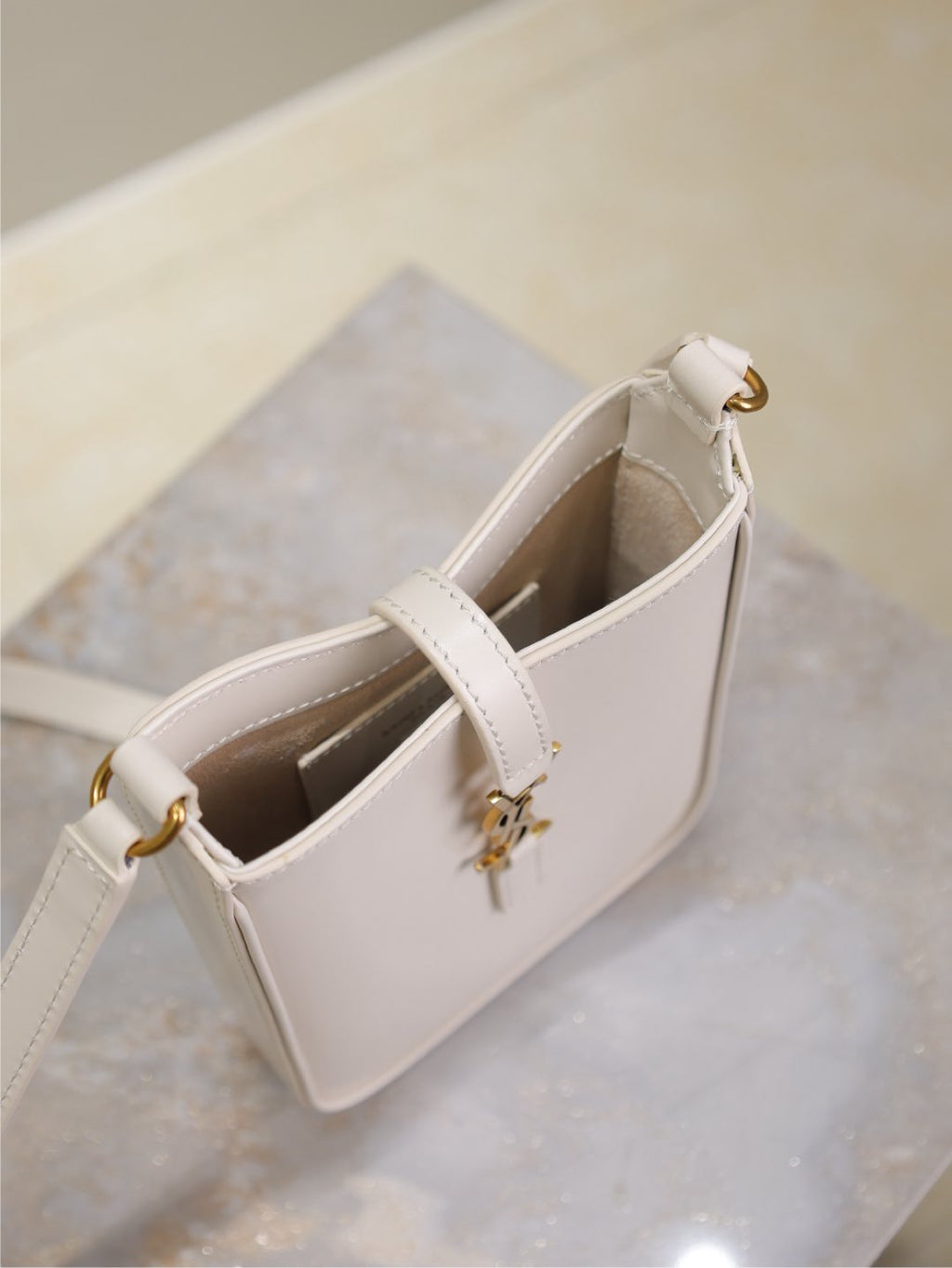 LE 5 À 7 フォンバッグ 18インチ ホワイトカーフスキン