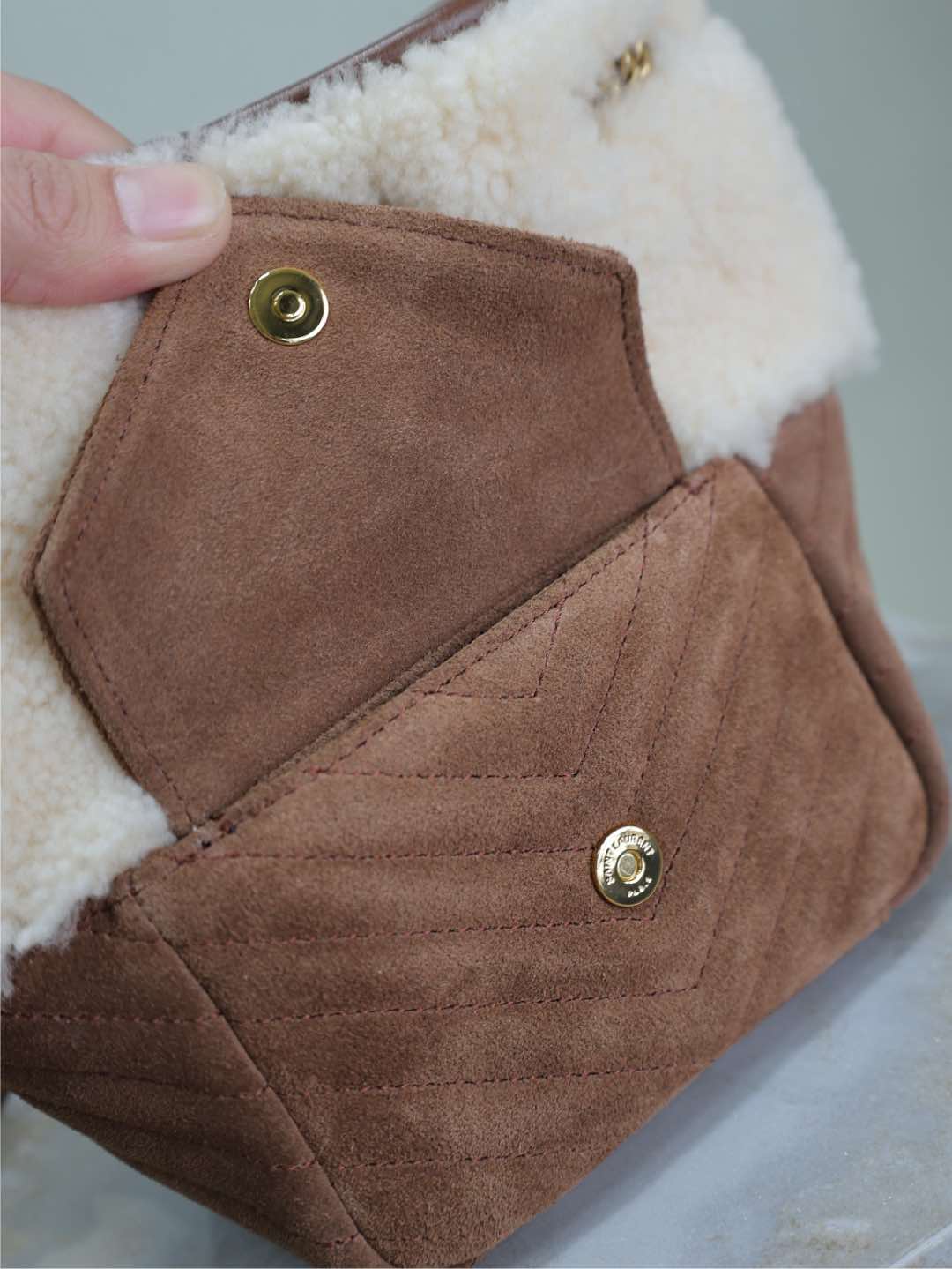 JOE ミニバケットバッグ 19 ホワイトシアリング＆ブラウンスエード