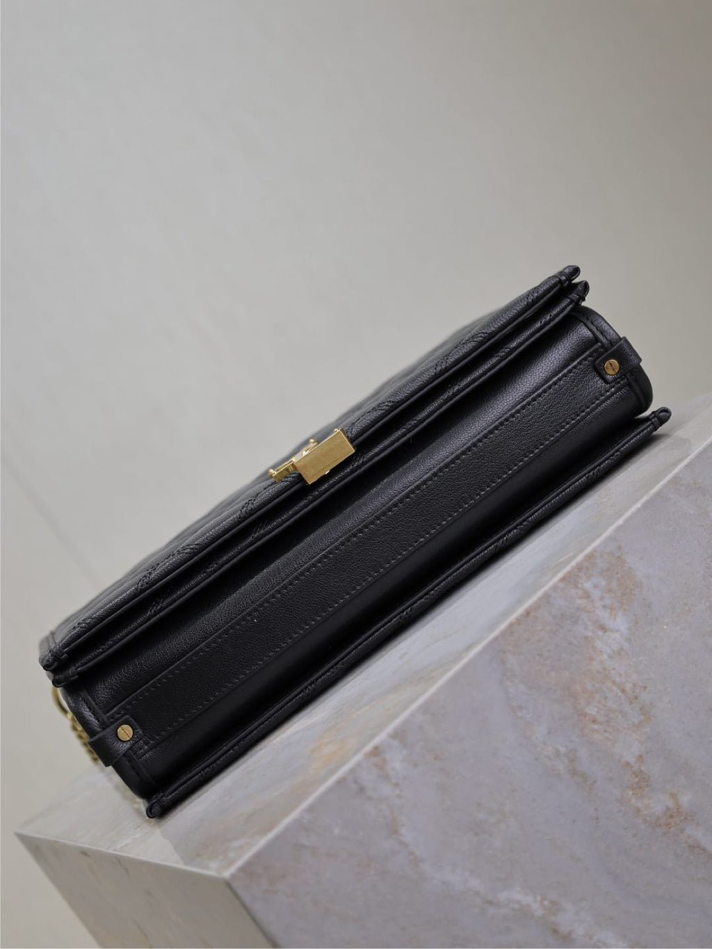 ベッキー 26インチ ブラック キルティング ラムスキン ゴールドハードウェア