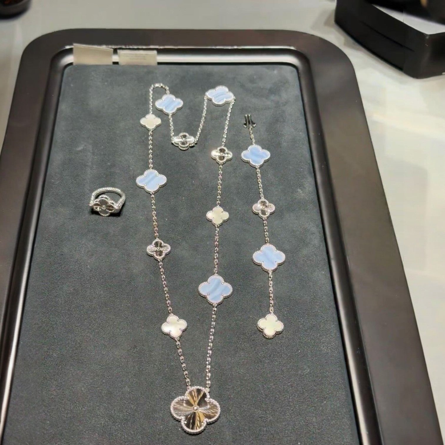 [⭐JeweliWhal]DETACHABLE CLOVER 15(11+4) FLOWER SILVER NECKLACE SET
