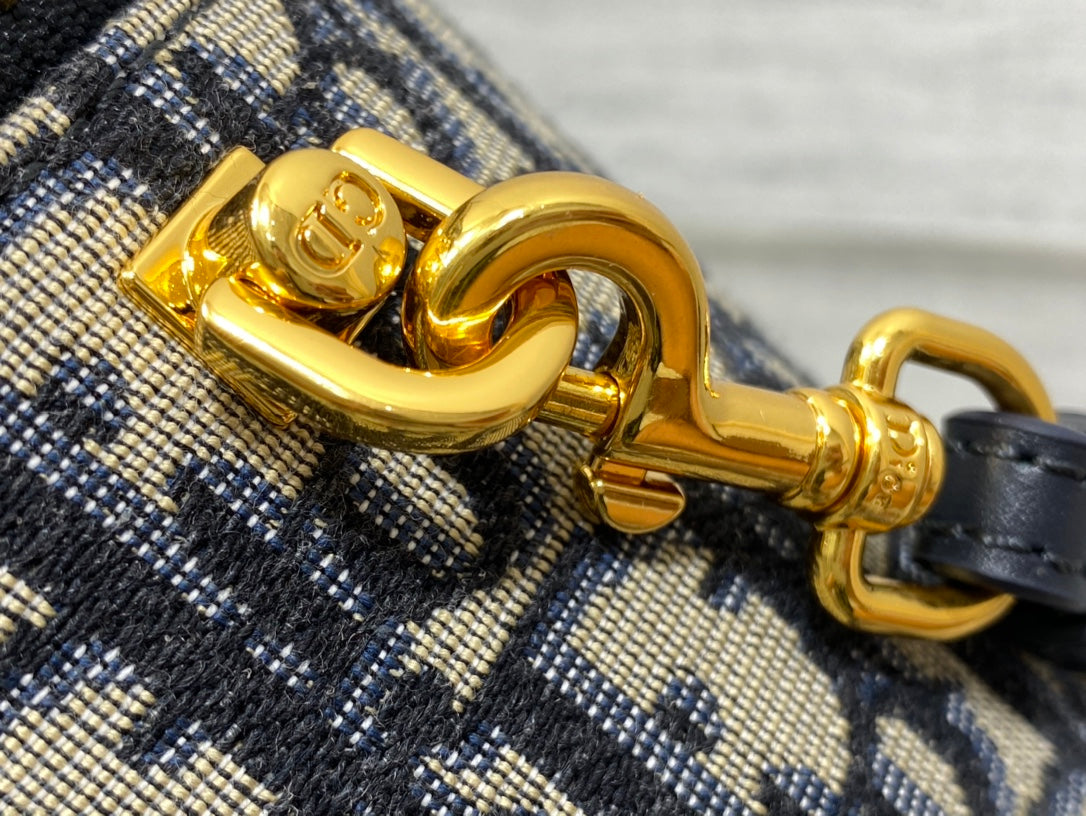 CD シグネチャー バニティ 16cm ブルー 斜め刺繍