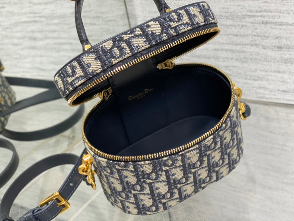 CD シグネチャー バニティ 16cm ブルー 斜め刺繍