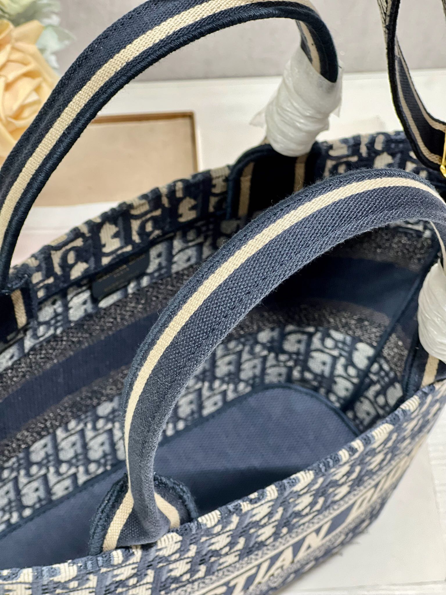 CD 新作 バスケットバッグ ブルー 斜め刺繍