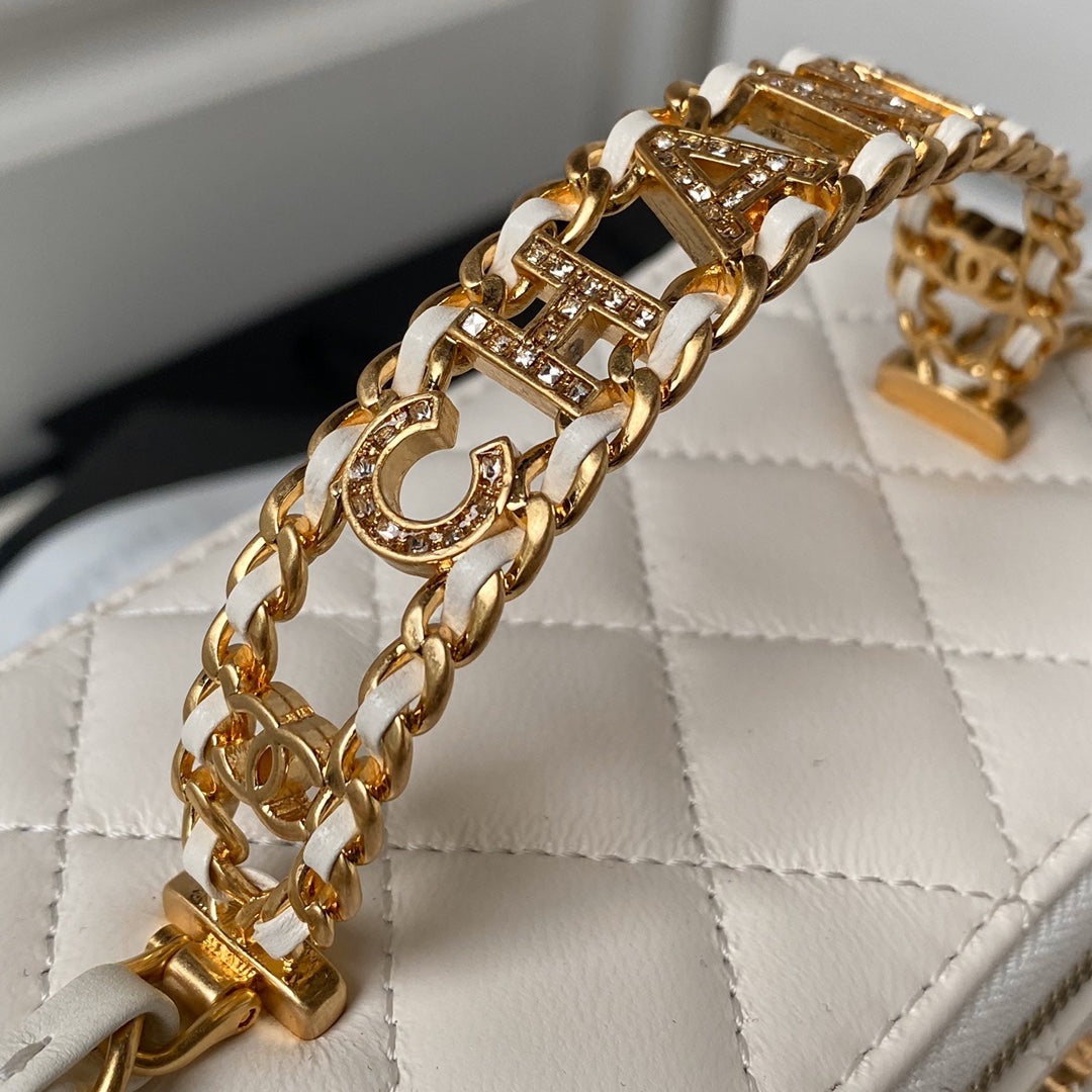 CC バニティケース 17cm ホワイト ラムスキン ゴールド金具